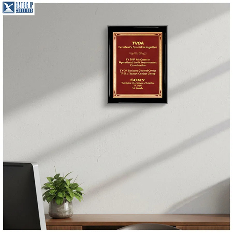 Recognition plaque