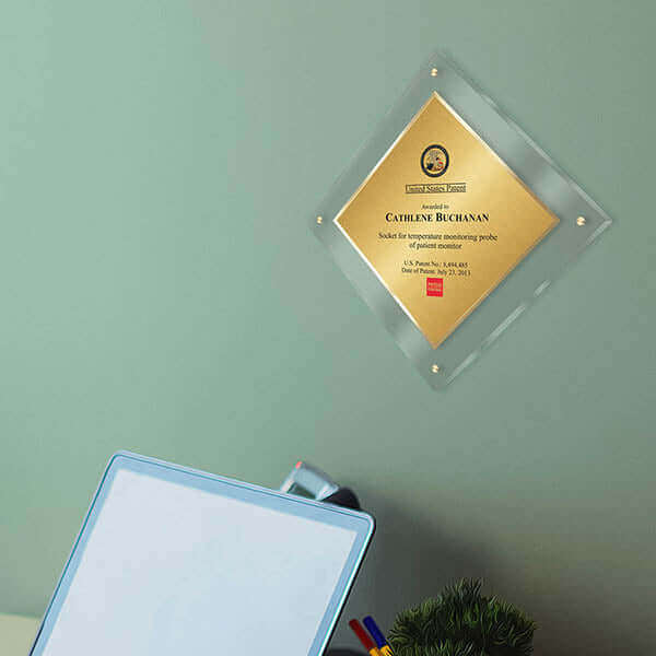 CL1-EZG12D gold patent wall