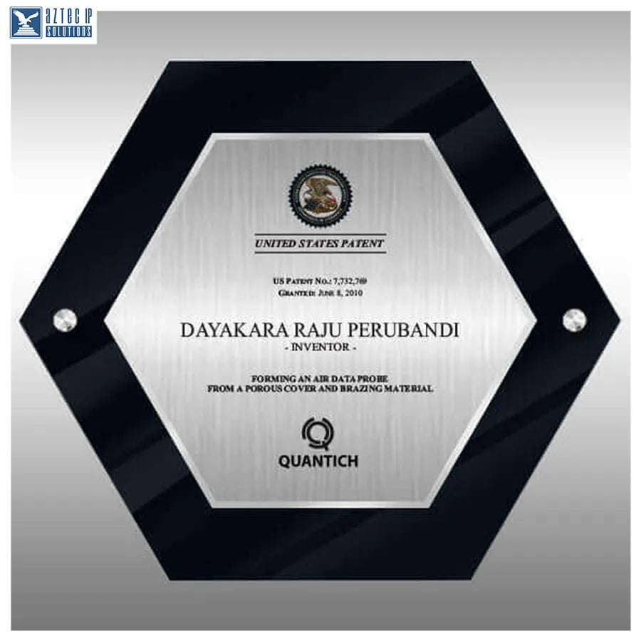 Floating standoff plaque