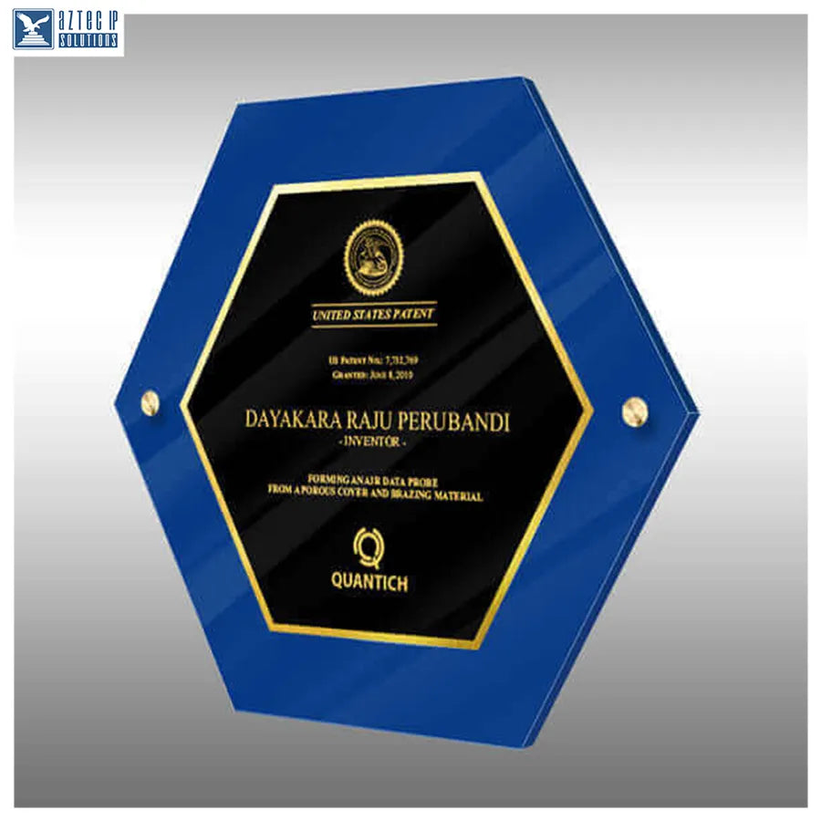 Floating standoff plaque