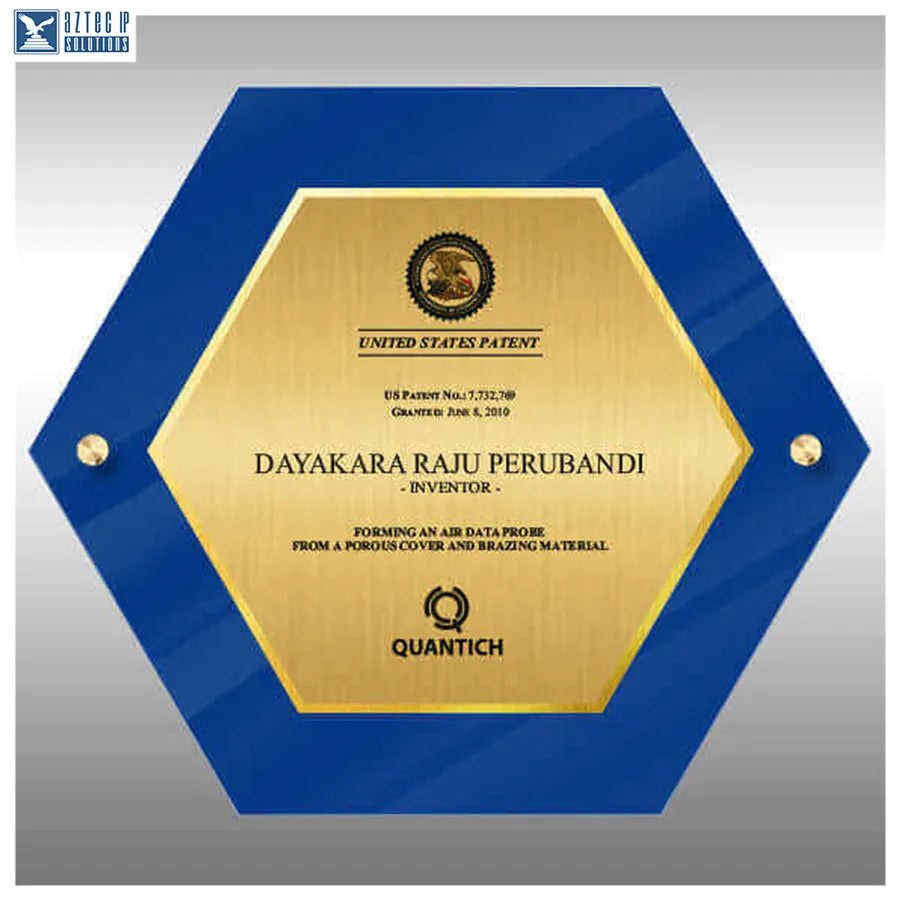 Floating standoff plaque