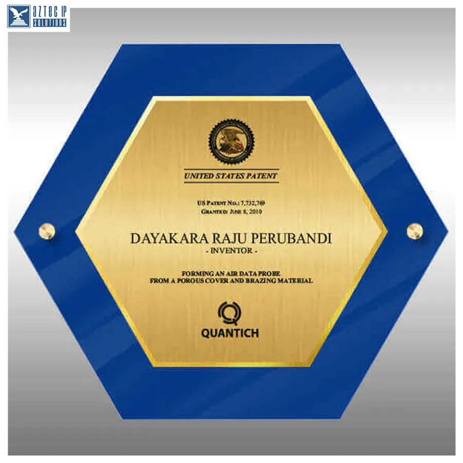 Floating standoff plaque
