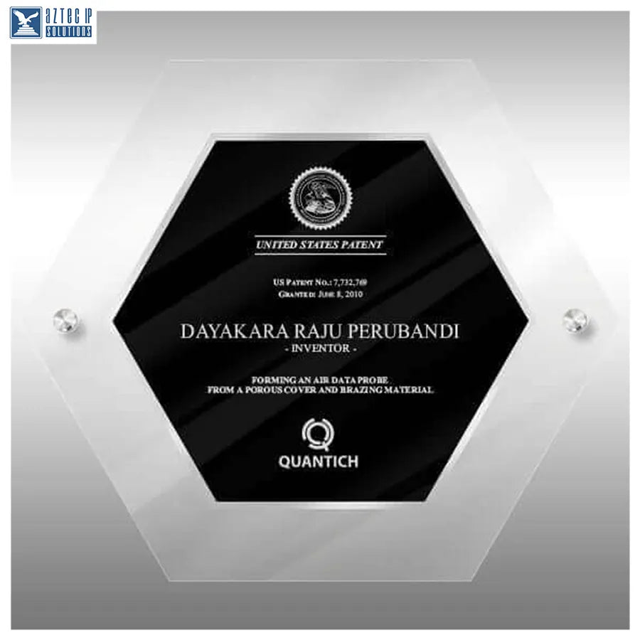 Floating standoff plaque