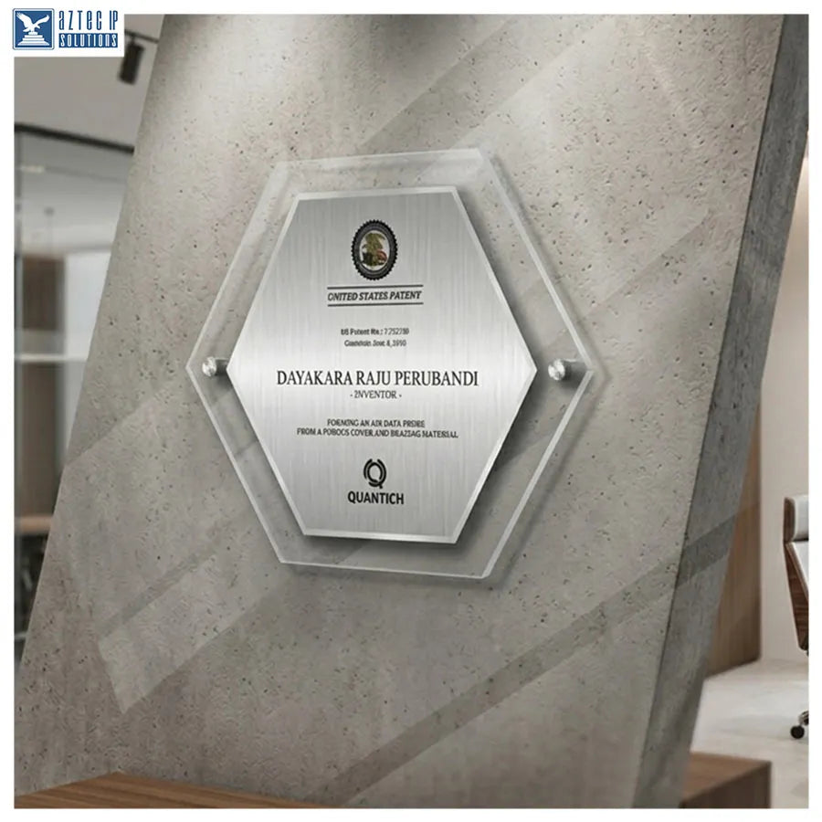 Floating standoff plaque