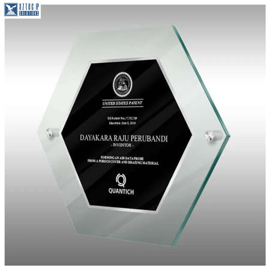 Floating standoff plaque