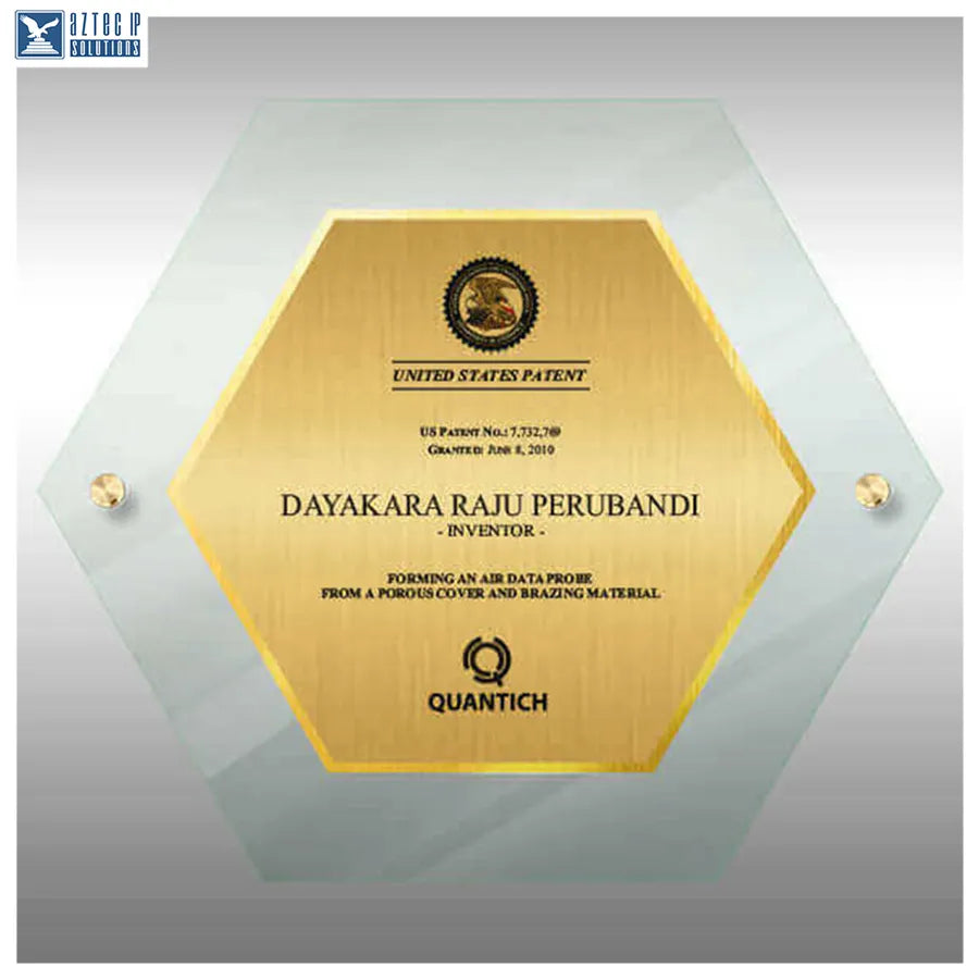 Floating standoff plaque